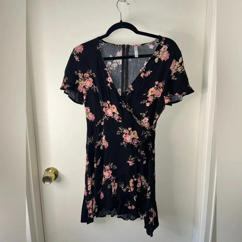 😍size small flowered dress 😍